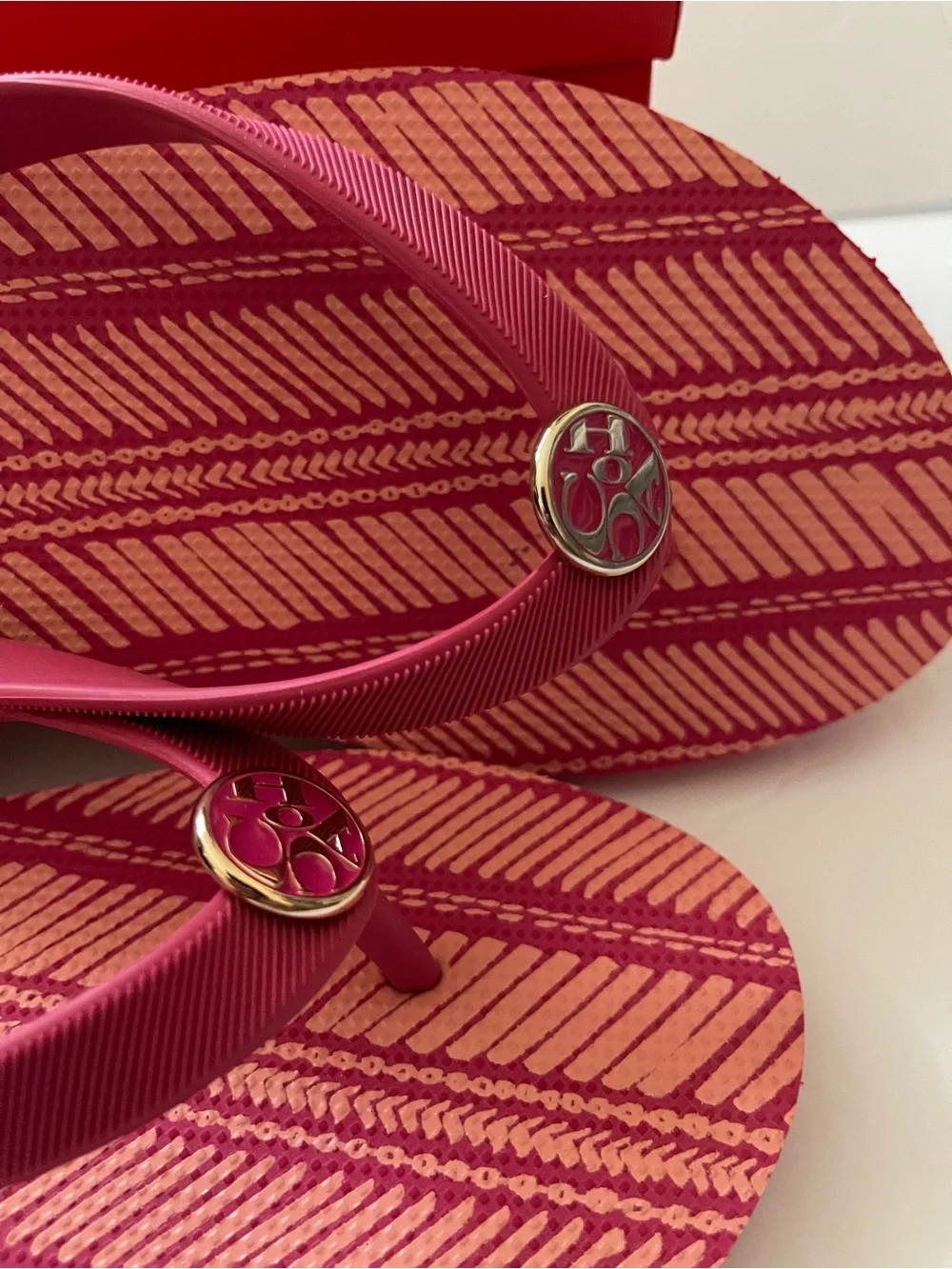 COACH Alessa Heritage pink/ruby stripped flip flops size 9M- NWT**